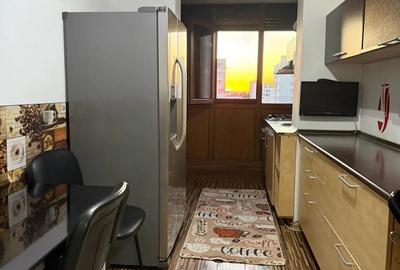 De inchiriat apartament cu 3 camere zona centrala - 2