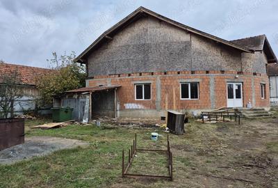 Casa de vanzare sau inchiriere in comuna Forotic pozi?ie centrala - 3