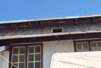 Casă cu 4 camere cu Teren 390 Mp în - 2