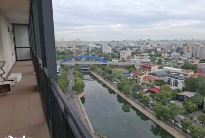 Apartament cu 3 camere în Văcăresti