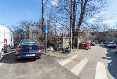 Casă cu 7 camere cu Canalizare în Parcul Carol - 6