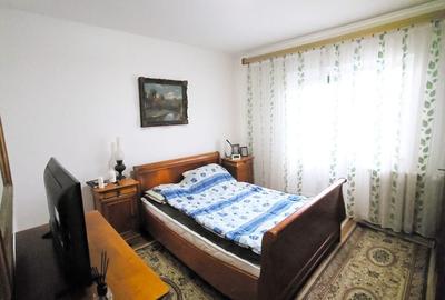 Apartament cu 3 camere decomandat în Intim - 6