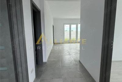 Casă cu 4 camere cu Teren 440 Mp în Berceni - 2