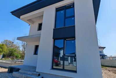 Casă individuală cu 6 camere cu Canalizare în Central - 1