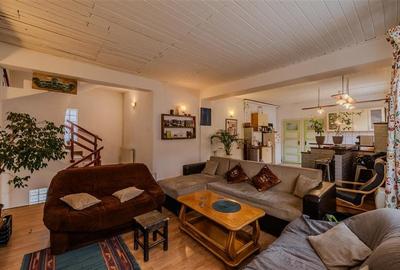 Locuinta cu caracter,doua niveluri,4 camere,terasa,garaj,curte,Centru Istoric Br - 13