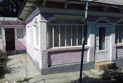Casă cu 5 camere cu Teren 2800 Mp în Dochia - 1