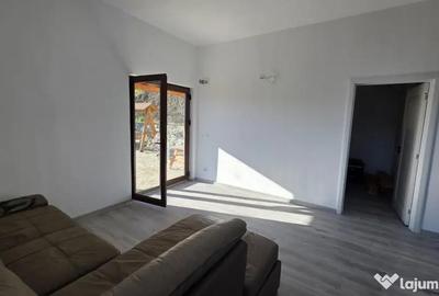 Casă cu 3 camere cu Teren 1890 Mp în Central - 2