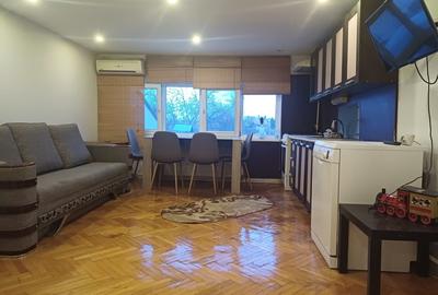 Apartament cu 3 camere semidecomandat în 1 Mai