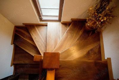 Casă cu Teren 1366 Mp în Central - 2