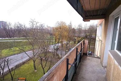 Apartament cu 4 camere semidecomandat în Micro 16 - 16