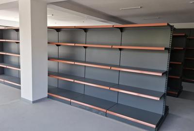 Spatiu comercial de inchiriat – 300 mp vitrina, rafturi montate VADU LAT, GR - 4