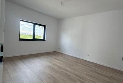 Casă cu 4 camere cu Teren 200 Mp în Central