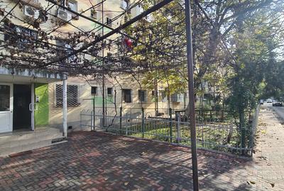 Auchan Titan/Bd 1 Decembrie - 4