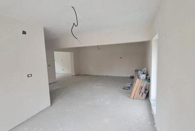 Casă cu Teren 345 Mp în Central - 3