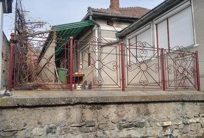 Casă cu 4 camere în Central - 1