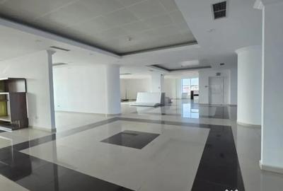 Spațiu comercial, de 3,500 mp, în Unirii - 18