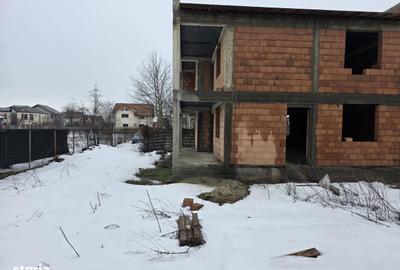Casă cu 4 camere cu Teren 900 Mp în Central - 14