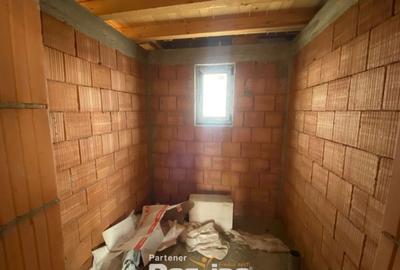 Casă cu 4 camere în Ciritei - 9