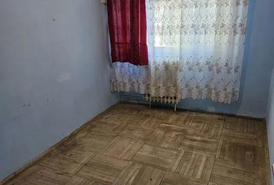 Apartament cu 3 camere în Km 4 - 3