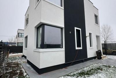 Casă cu 5 camere cu Teren 250 Mp în Clinceni