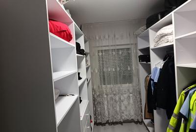 Apartament cu 4 camere decomandat în Micro 17 - 1