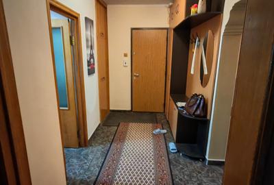 Inel II - Dezrobirii - 3 camere decomandate - 2 bai - centrala gaze- 500 euro - 38