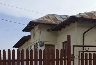 Casă cu Teren 951 Mp în Central - 1