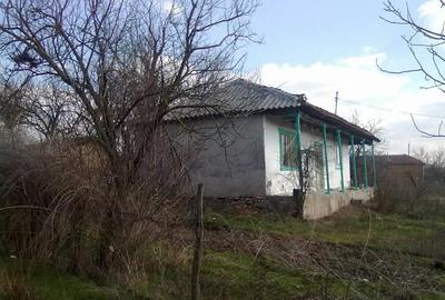 Casă cu 3 camere cu Teren 1000 Mp în Central