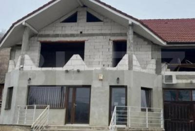 Casă cu 4 camere cu Teren 700 Mp în Someșeni