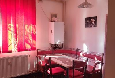 Apartament decomandat, mobilat în Uverturii - 2