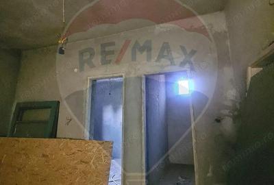 Casă cu 3 camere cu Teren 562 Mp în Central - 11