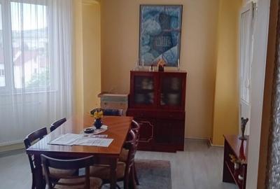 Apartament cu 4 camere decomandat în Deve - 1