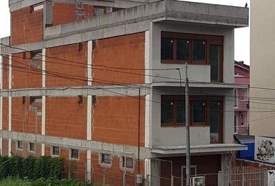 Casă cu 8 camere cu Teren 350 Mp în Central - 3