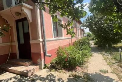 Casă cu 4 camere cu Teren 2225 Mp în Țigănești - 2