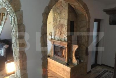 Casă cu 5 camere cu Teren 1100 Mp în Central - 11