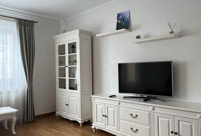 Apartament cu 3 camere decomandat în Central - 1