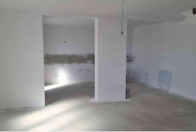 Casă cu 5 camere cu Teren 360 Mp în Malu Mare - 4