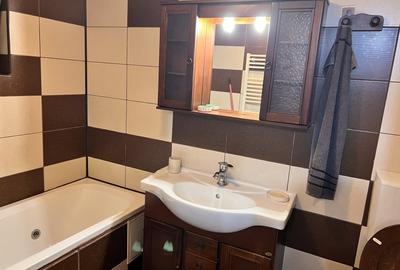 Casa sigle 4 camere centru vechi zona str. 9 mai - 5