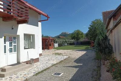 Casă cu 10 camere cu Teren 980 Mp în Central - 2