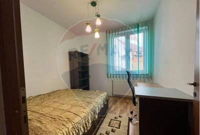 Apartament cu 3 camere decomandat în Turnișor