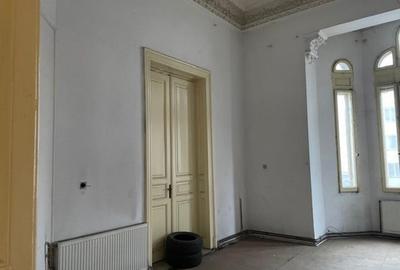 Casă cu 7 camere cu Teren 150 Mp în P-ța Universității - 2