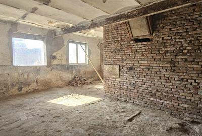 Casă cu 4 camere în Central - 2