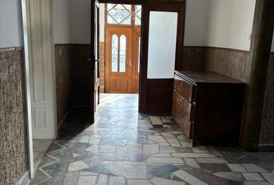 Casa sanatoasa in centrul localitatii Cristian - 12