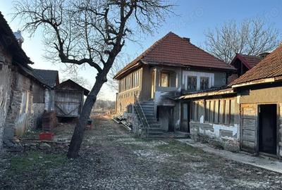 Casă cu Teren 1000 Mp în Central - 1