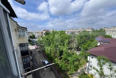 Apartament cu 2 camere semidecomandat, mobilat în Micro 11