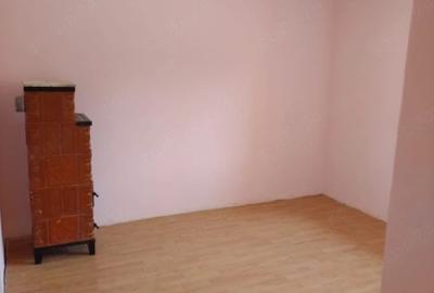 Casă cu Teren 200 Mp în Central - 1