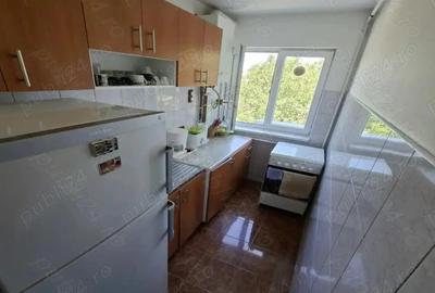 De vanzare apartament cu 3 camere, decomandat, situat in zona Lunei . Apartamentul se afla la etajul - 7