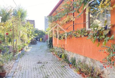 Casă individuală cu 7 camere cu Canalizare în Central - 2