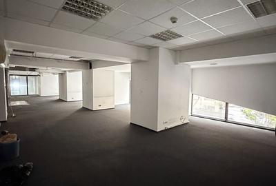 Spațiu comercial, de 220 mp, în P-ța Victoriei - 4