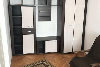 Apartament cu 3 camere decomandat, mobilat în Cetate